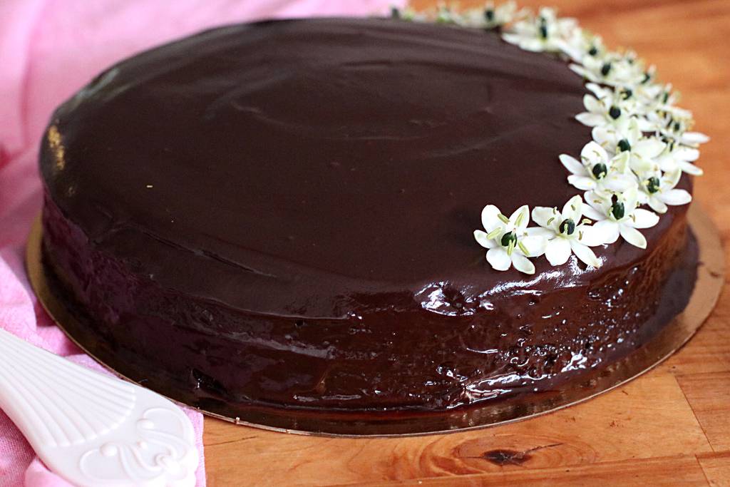 עוגת שוקולד, מתכון לעוגת שוקולד טבעונית, עוגת שוקולד ושמן זית,מתכון לעוגת שוקולד מקמח כוסמין,מתכון לעוגת יום הולדת