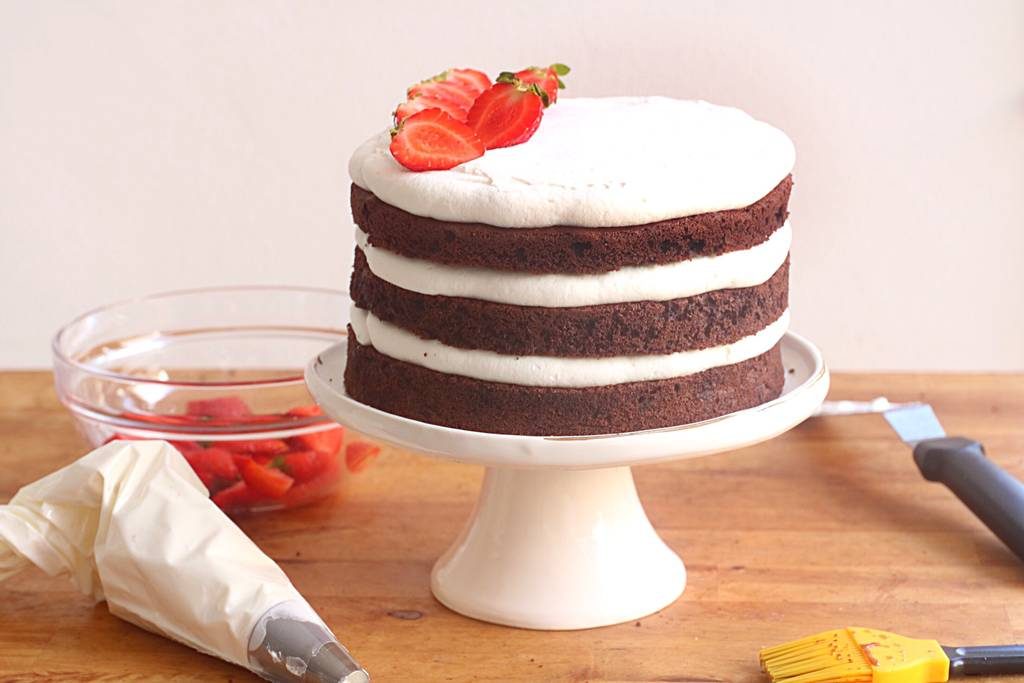 עוגת יום הולדת, עוגת שוקולד, עוגת שכבות, עוגת קצפת, עוגת תותים, מתכון לעוגת יומהולדת, עוגת יום הולדת .